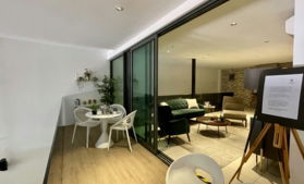 white round table with chairs